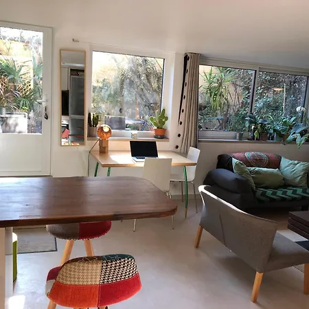 Appartement Charming House, Calm Garden In The Center Of