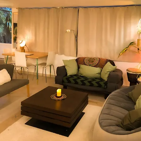 Apartament Charming House, Calm Garden In The Center Of *
