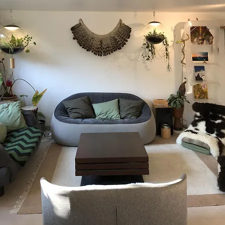 Апартаменты Charming House, Calm Garden In The Center Of Париж