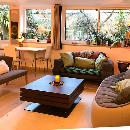 Apartament Charming House, Calm Garden In The Center Of