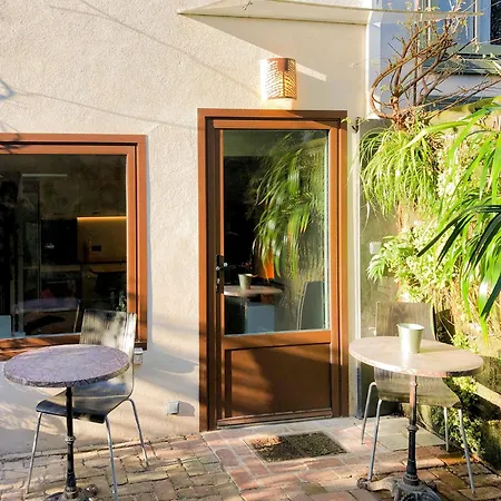 Апартаменты Charming House, Calm Garden In The Center Of
